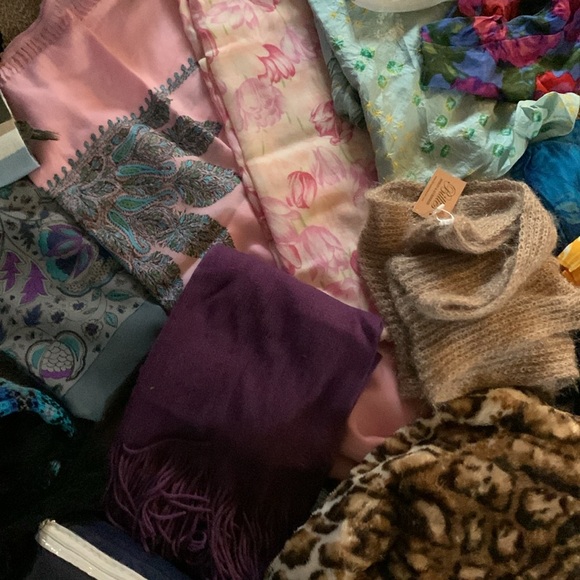 SCARF PARTY all kinds NWT/ NWOT - Picture 12 of 16